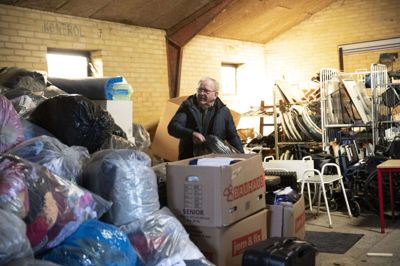 Dansk International Nødhjælp har base i Herborg, og sender jævnligt nødhjælp til Moldova og Rumænien. Formand Bent Kristensen er meget glad for, at organisationen kan være med til at hjælpe konkret. Ved at hjælpe de samarbejdspartnere de normalt arbejder sammen med i de to lande - hjælper de også flygtningene fra Ukraine, som de står med mellem deres hænder dernede. Foto: Malene Tswai