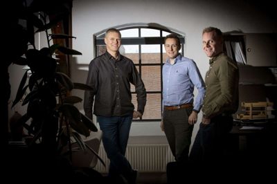 Søren Trærup (t.v.), Morten Fagerlund og Daniel Høj har fundet sammen hos Pilea på Papirfabrikken i Silkeborg. Foto: Jakob Stigsen Andersen
