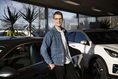 Jonas Martinsen styrer ene mand Hernings nye grønne bilhus. Foto: Malene Tswai