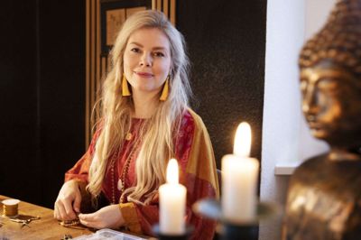 Efter to år som formand og seks år i alt i bestyrelsen for Herning Cityforening ønsker Shera Lin Rohde Borg-Møller mere tid til sit smykkefirma Bohocoo Jewelry. Derfor træder hun ud af bestyrelsesarbejdet. Foto: Jørn Deleuran