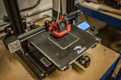 En 3D printer kan producere dele til seks årepresser i døgnet Foto: Nano Calvo/Ritzau Scanpix