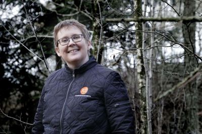 Jakken bliver skiftet ud med kjole, når KD’s Marianne Karlsmose formentlig snart optræder som partileder i den kommende valgkamp - ikke fordi forgængeren Isabella Arendt havde succes med sin røde kjole, men fordi tøjet ikke skal være en forhindring for det budskab, Karlsmose gerne vil ud med. Foto: Henrik Ole Jensen