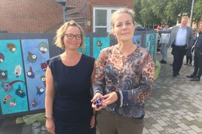 Børnehaveleder Ane Lyremark og skoleleder Maibritt Chemnitz (t.h.) fotograferet sammen i 2018. Til sommer stopper Maibritt Chemnitz efter otte år som skoleleder på Herborg Friskole. Foto: Ole Skydt