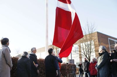 Det officielle punktum for Regionshospitalet Herning blev taget søndag eftermiddag, hvor flaget blev taget ned for sidste gang. Foto: Malene Tswai