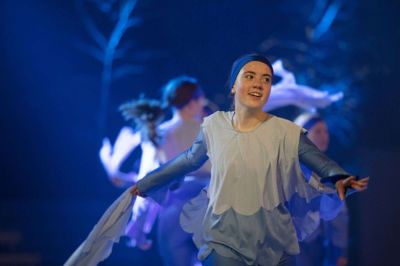 »Frost 2« var en af de Disney-produktioner, som dansere fra Danseskolen Familien Nielsen hentede inspiration fra ved det årlige afdansningsbal i kongrescentret. Foto: Malene Tswai