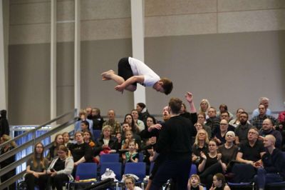 Kibæk Idrætsforening sendte 450 gymnaster på gulvet i Kibæk Krydsfelt i lørdags. Foto: Malene TSWAI