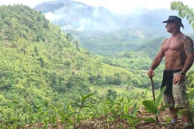 Madagaskar er en utroligt smuk ø og jordens fjerdestørste. Her har Flemming Lang og hans hustru, Sandra Velonjara, købt jord til en vaniljeplantage og indgået samarbejde med en madagaskisk vaniljeeksportør, så de kan importere »Langs økovanilje«. Foto: Privatfoto