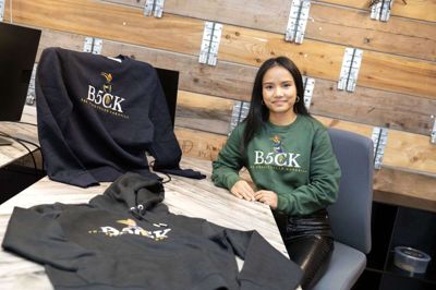 Sung Tha Par har valgt den store næsehornsfugl som en del af B5CKs logo, da det er hendes hjemstavns officielle fugl, der symboliserer ydmyghed. FOTO: Tom Laursen