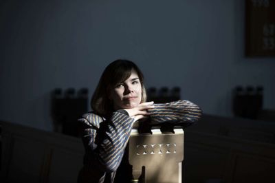 Charlotte Rowan har været tilknyttet Herning Kirkes Drengekort siden 2019. Hun afløste drengekorets tidligere dirigent Mads Bille i 2020. Nu skifter hun job og skal i stedet lede DR Pigekoret. Foto: Malene Tswai