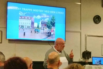 Ken Lykke, medlem af Brande Citys Udviklings- og Planlægningsudvalg, gav status på Brande-trappen-projektet, som Realdania er gået ind i. - Realdania er benovet over, hvad Brande City kan og vil, sagde han. Foto: Michael Holmgaard Christiansen