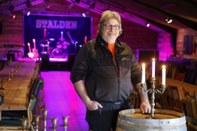 Leif Pedersen gik i gang med at bygge en gildesal, men det endte med at være et komplet spillested. Foto: Henrik Ole Jensen