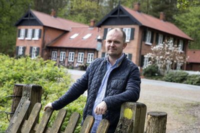 Thomas Damgaard har de seneste år stået i spidsen for Niels Bugges Kro ved Viborg, hvor billedet her er taget. Han har drevet kroen sammen med sin kompagnon, kokken Jacob Møller. Begge er nu trådt ind i ledelsen af Aage Damgaard ApS, som overtager Niels Bugges Kro. Foto: Tom Laursen