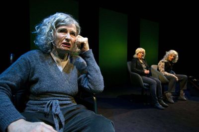 Bodil Jørgensen (t.v.), Jannie Faurschou og Rikke Wölck får alle stor ros af Folkebladets anmelder. Foto: Pr-foto