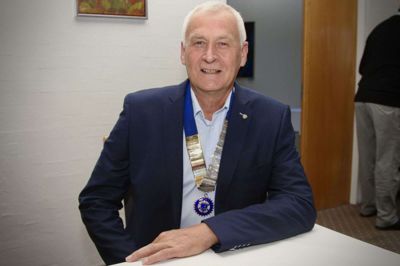 Jens Jørgen Hansen er præsident for Rotary Nørre Snede. Foreningen fejrer lige nu 50-årsjubilæum. - Vi ser frem til endnu 50 år i en foranderlig verden, men hvor Rotary på den ene eller den anden måde kan hjælpe lidt til en nemmere hverdag nært og fjern, siger han. Foto: Rotary Nørre Snede