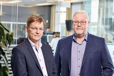 Torben Sørensen (t.v.) og tidligere bankdirektør i Vestjysk Bank, Claus E. Petersen (t.h.), har tidligere arbejdet sammen i Den Jyske Sparekasse. Foto: PR-foto