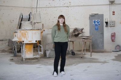 Matilde Kølbæk er medlem af Boss Ladies, som arbejder for at få flere kvinder ind i de typiske mandefag. Hendes oplevelse er, at kvinder sagtens kan begå sig i håndværkerfagene. Foto: Malene Tswai