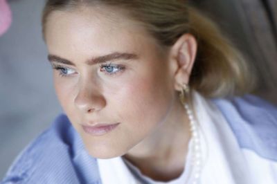 Sofie Bucka har ben i næsen og virker meget moden og afklaret med karrieren som tøjdesigner, selv om det nok er gået hurtigere end forventet med at få succes. Foto: Henrik Ole Jensen