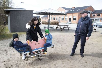 Hans Ejner Juulsen (t.h.) mener, at det giver et godt puf til Hodsager som by, at der kommer nye indbyggere til, som kan sparke lidt til tingene. Foto: Tom Laursen