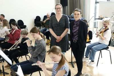 Musikskoleleder Katrine Høgenhaug Bæk og viceleder Maria Breiner Nielsen inviterer til fest lørdag eftermiddag. Foto: Henrik Ole Jensen
