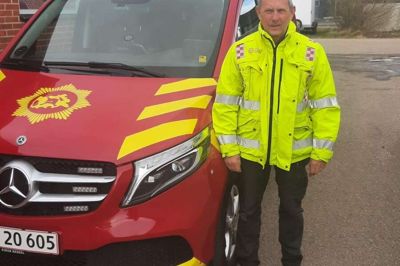 Efter 33 år med forskellige funktioner i beredskabet, et hav af indsatser og et stort engagement har Henning Olesen fra Ringkøbing valgt at den gule jakke skal lægges på hylden. Beredskab bygger på viden, erfaring, ro og vilje. Det har han ry for at besidde. Foto: Privatfoto