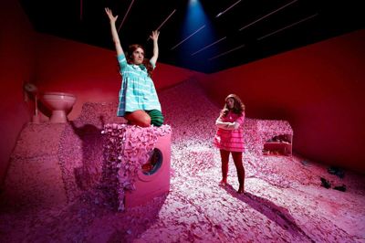 På Team Teatret kan du blandt andet opleve forestillingen »Mombie«. Foto: Mingo Photo