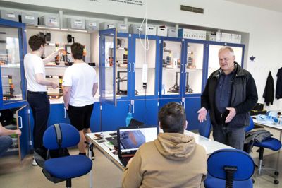 Torben Tambo gør det klart, at man som virksomhed i Midt- og Vestjylland virkelig skal gøre sig umage og slå på sine styrker, hvis man vil tiltrække højtuddannede ingeniører. Foto: Tom Laursen