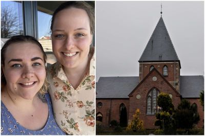 Trine Hansen (t.v.) og Christina Nielsen har oplevet et stort bump i deres bryllupsforberedelser. Bording-præst siger, at det er imod hans overbevisning at vie homoseksuelle par. Foto: Privatfoto/Henrik Ole Jensen