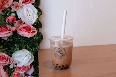 Sådan ser en brown sugar milk tea ud hos Boba Drop Bubble Tea i Fonnesbechsgade. Foto: Mia Frost