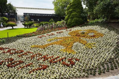 Klare farver, dejlige dufte og tusindvis af smukke blomster, det er hvad, der venter os, når vi kører mod Mors mandag 20. juni.