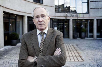 Gennem karrieren som bankdirektør satte Jørn Astrup Hansen sit aftryk på den færøske økonomis genopretning. I morgen, tirsdag, fylder han 80 og er fortsat aktiv som blandt andet klummeskribent og medlem af repræsentantskabet i Velliv. Foto: Linda Kastrup/Ritzau Scanpix