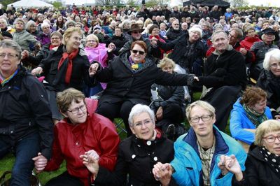 Operaglade herningensere mødte talrigt op, da der var opera på plænen foran Herningsholm i forbindelse med købstadsjubilæet i 2013. Foto: Henrik Ole Jensen