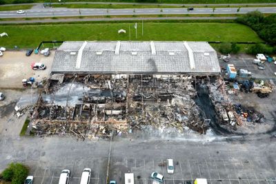 Sørens Camping slap med sodskader efter lørdagens brand. Herning Bilens busværksted stod dog ikke til at redde. Foto: Tom Laursen