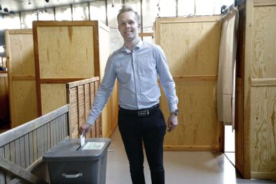 En stor del af de unge ved ikke, om de vil stemme ved dagens folkeafstemning. 24-årige Mikkel Dam Jespersen vil sætte sit kryds. Det er en pligt, mener han. Foto: henrik Ole Jensen.