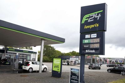 Det kan ses på tankstationens prisskilt - og det kan mærkes på virksomhedernes pengepung: Brændstof-priserne er eksploderet siden februar. Foto: Tom Laursen