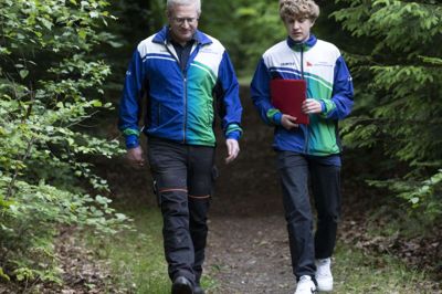 Anders Gammelvind (t.v.) og Karl Gammelvind går begge en del op i orienteringsløb. De træner med Herning Orienteringsklub en gang om ugen, ligesom der oftest er løb i weekenden. Og så burde man måske også løbe mere for at træne, mener Anders Gammelvind ... Foto: Malene Tswai