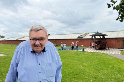 John Hansen er kommet på Bytoften igennem 30 år, og han holder meget af at komme her. Både fordi det giver ham noget at stå op til, men også på grund af samværet med de andre og det gode personale, fortæller han. Foto: Marianne R. Eskildsen