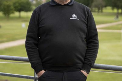 Jesper Kristiansen har været greenkeeper i flere forskellige midtjyske golfklubber. Siden februar har han stået i spidsen for arbejdet med at pleje og forbedre banen i Herning. Foto: Malene Tswai