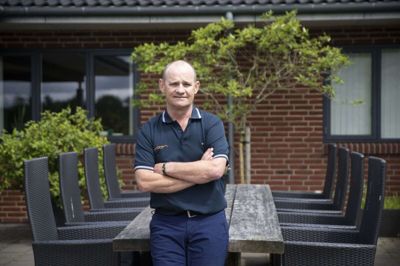 Preben Steffensen er født i Skibbild-Nøvling og bor i dag i Vildbjerg. Han har aldrig haft et behov for at komme væk fra området. - Jeg kan godt lide mulden. De fleste jyder er jordnære og siger deres mening. Det gør jeg også selv, så det passer mig godt, siger han. Foto: Malene Tswai