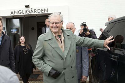 Prins Henrik besøgte i 2017 Carl-Henning Pedersen & Else Alfelts Museum. Få måneder senere døde han. Bag ham ses museumsleder Lotte Korshøj. Foto: Tom Laursen