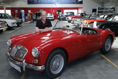 Finn Knudsen er den stolte ejer af denne MG A fra 1960. Både ejer og bil var med ved det årlige Hedetræf hos Autogalleriet. Foto: Henrik Ole Jensen