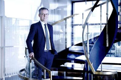 Arnth Stougaard, direktør for Handelsbanken i Herning City, venter lige som de øvrige ansatte spændt på næste skridt efter salget til Jyske Bank.