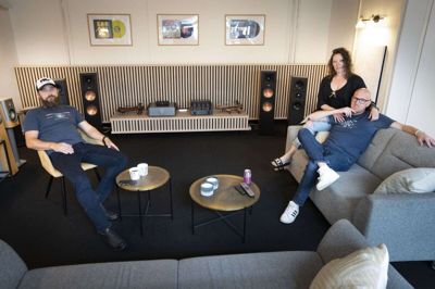 Hans Lauridsen, Anja Holme og Kenneth Holme ejer Turn It Over Records, der nu skal genudgive Inside The Whale. Foto: Tom Laursen