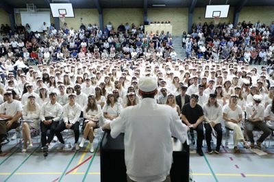 Sådan så det ud, da årets studenter kunne lade sig dimittere fra Herning Gymnasium. Foto: Henrik Ole Jensen