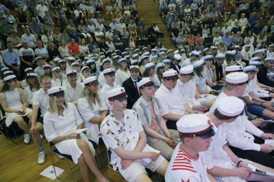 195 studenter dimitterede fredag fra Ikast-Brande Gymnasium. Forældre og familie var inviteret med til fejringen. Foto: Henrik Ole Jensen