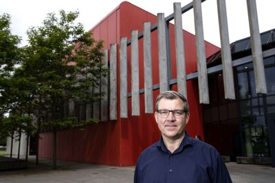 Rektor Momme Mailund kan begynde at se fremad mod et nyt studieår på Herning Gymnasium, efter at han fredag dimitterede årets studenter. Foto: tom Laursen