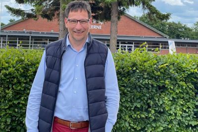 Søren Busch Kristensen er glad for, at han med sin nye efteruddannelse er blevet klædt på til at kunne rådgive kunderne om fremtidens nye grønne krav og udfordringer. Foto: Privatfoto