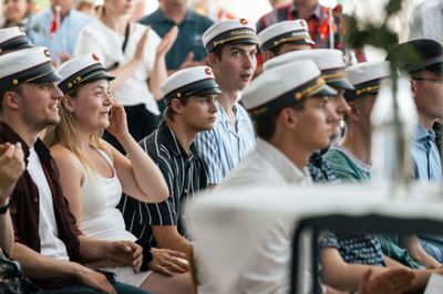 Årets tekniske EUX-studenter har fået huen på. Foto: PR-foto