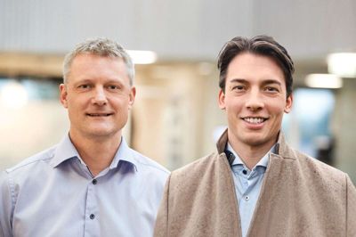 Birger Tejls (t.v.), Alpi og Peter Enevoldsen, direktør hos Aarhus Universitets Center for Energy Technologies, glæder sig over samarbejdet i forbindelse med den grønne omstilling. Foto: PR-foto