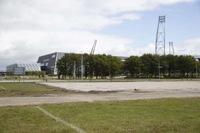 VM-selskabet har gjort klar til opbygningen af den tredje hovedarena vest for Kaj Zartows Vej. Foto: Malene Tswai