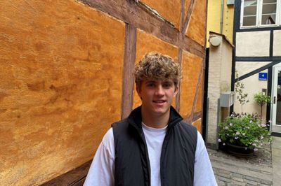 Johan Mørk Andersen belønner sig selv med hele to ture sydpå, efter at han tidligere på sommeren fik studenterhuen på hovedet. Foto: Privatfoto